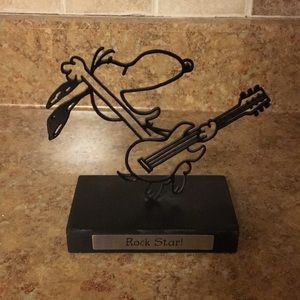 Peanuts Snoopy Rock Star figurine statue